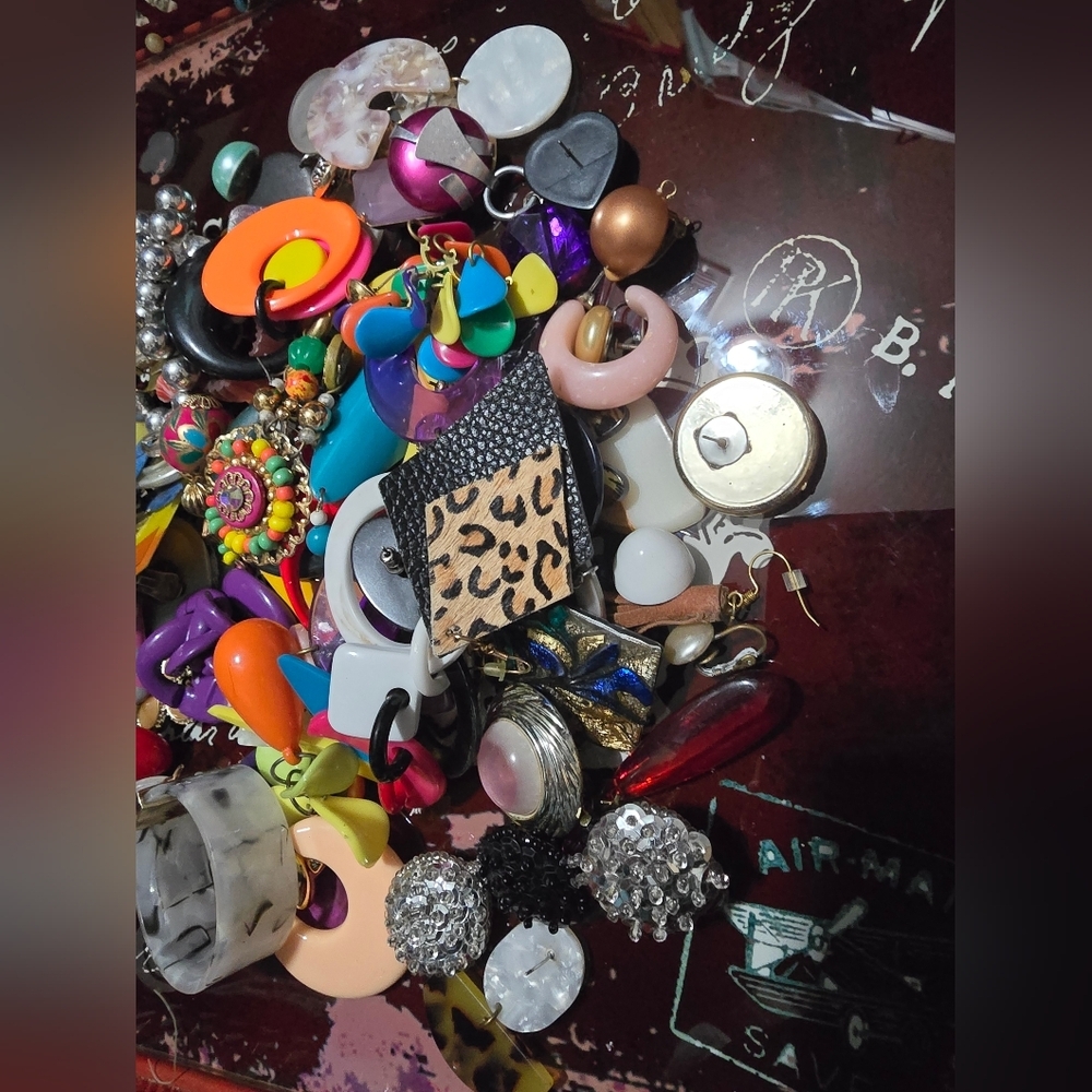 Craft Lot of Plastic Lucite Earrings - Picture 2 of 6